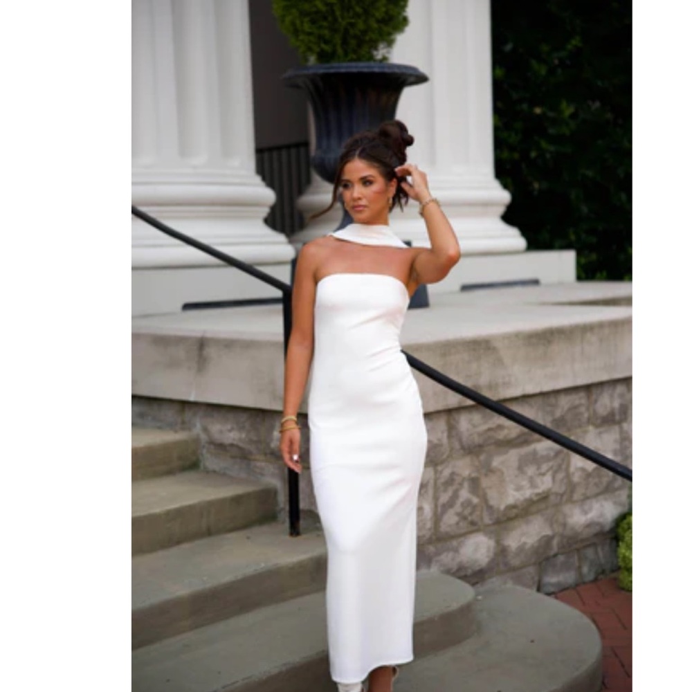 Elegant White Strapless Bridal Dress
